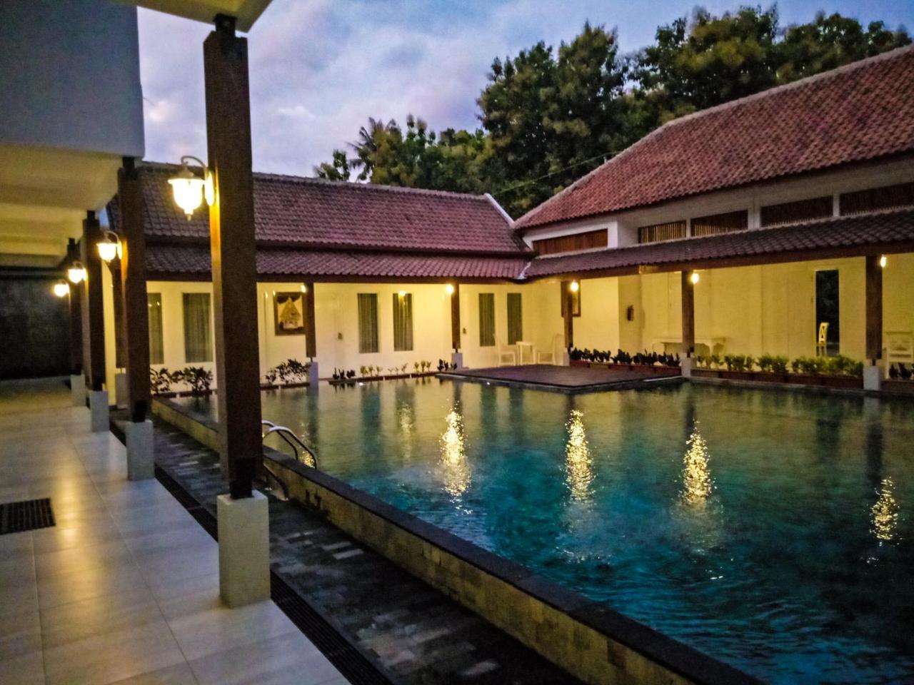 Sinom Borobudur Heritage Hotel Магеланг Экстерьер фото